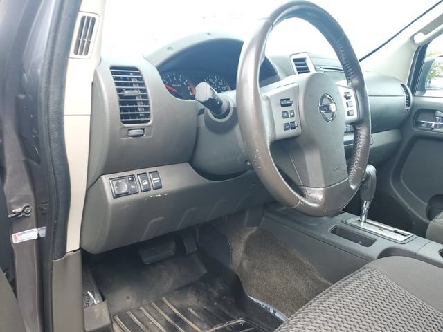 Used 2016 Nissan Frontier SV w/ SV Value Truck Package AWD/4WD image 17