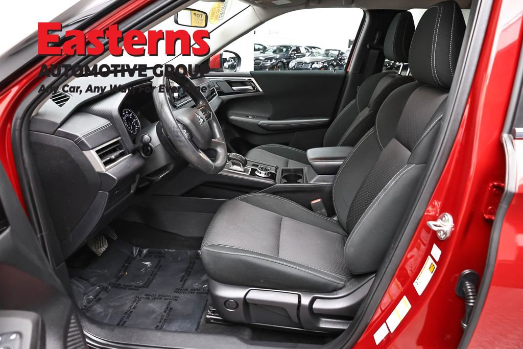 Used 2024 Mitsubishi Outlander ES AWD/4WD image 14