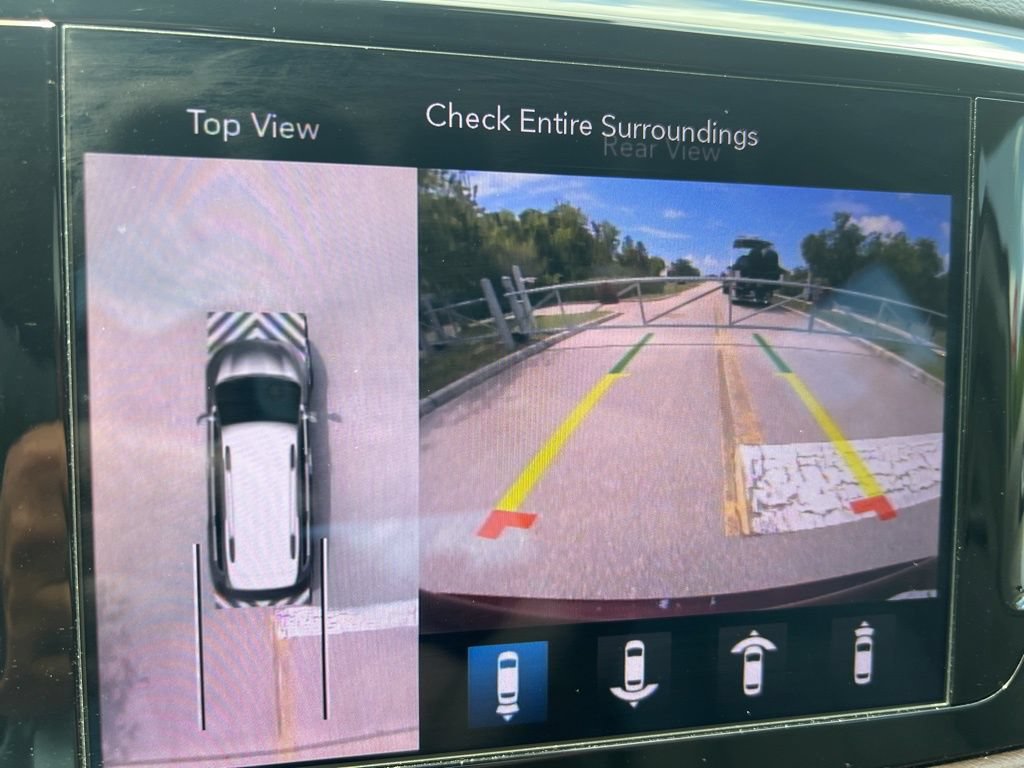 Used 2020 Chrysler Pacifica Touring w/ Advanced Safetytec Group FWD image 64