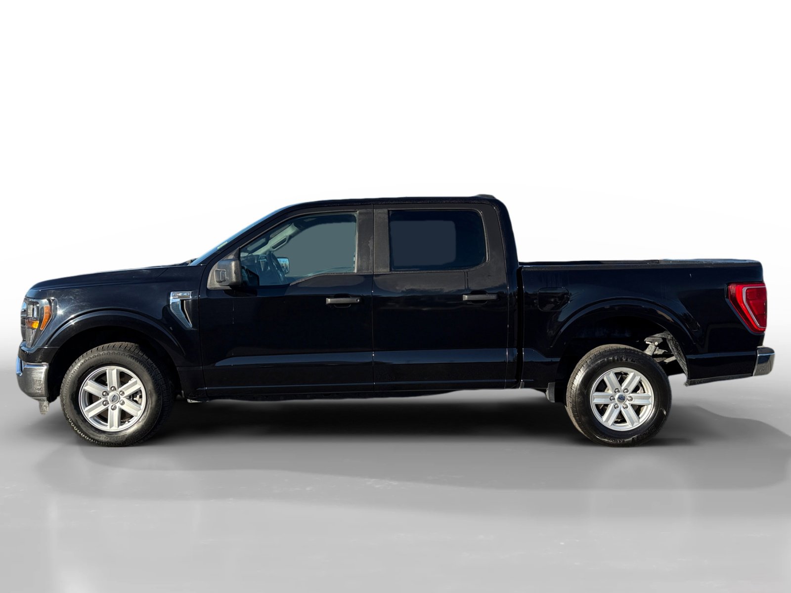 Used 2023 Ford F150 XLT image 2