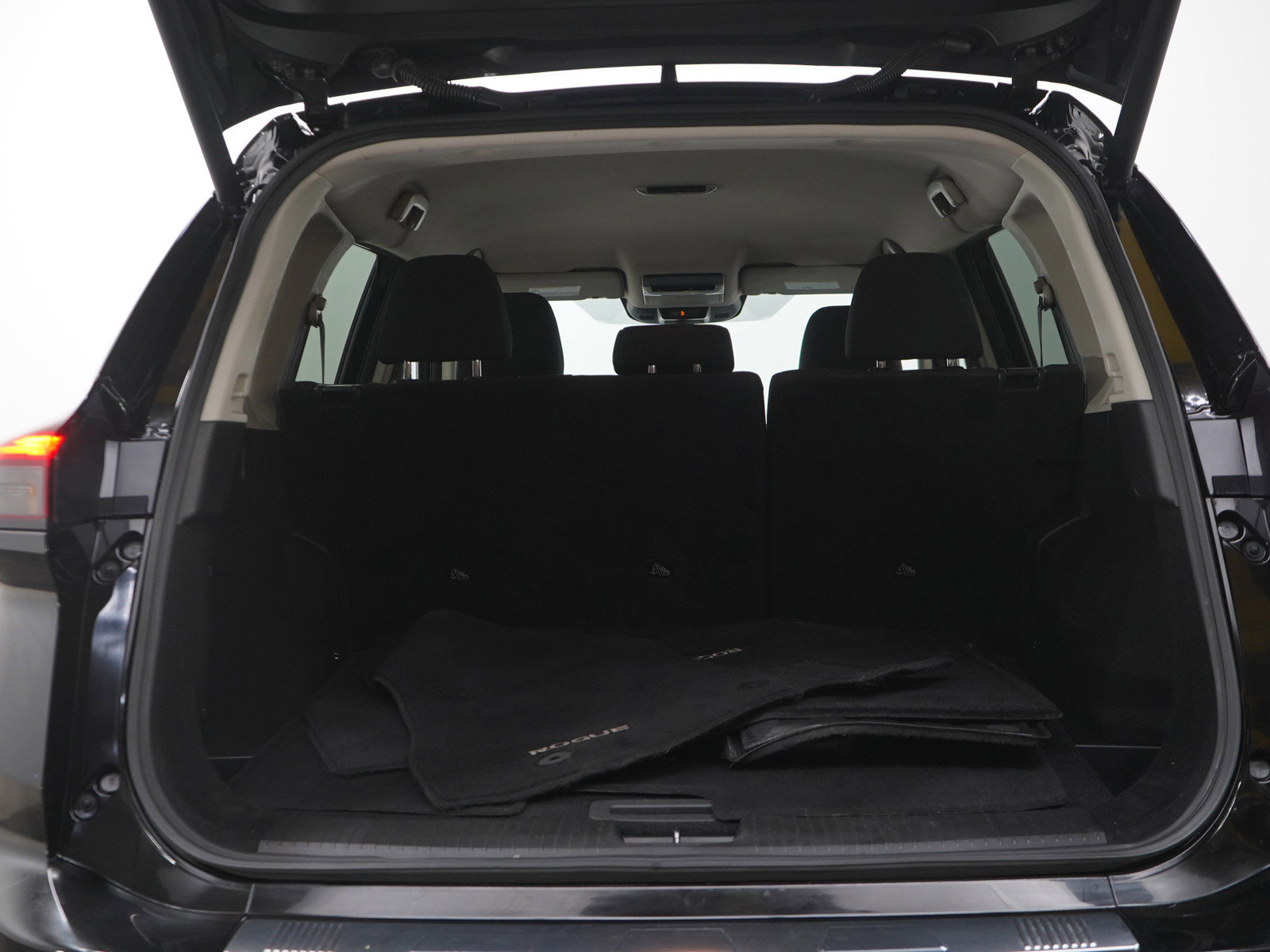 Used 2024 Nissan Rogue SV AWD/4WD image 19