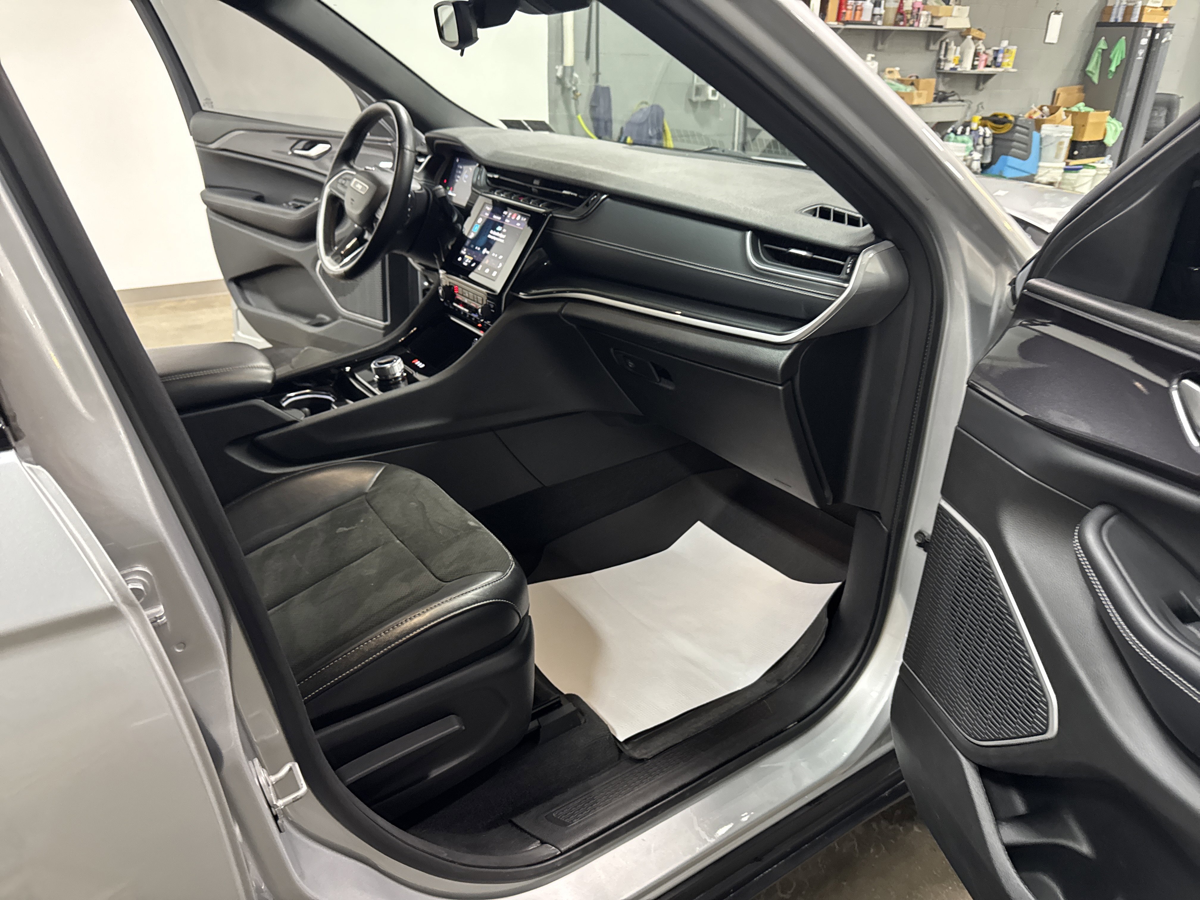 Used 2021 Jeep Grand Cherokee L Altitude image 39