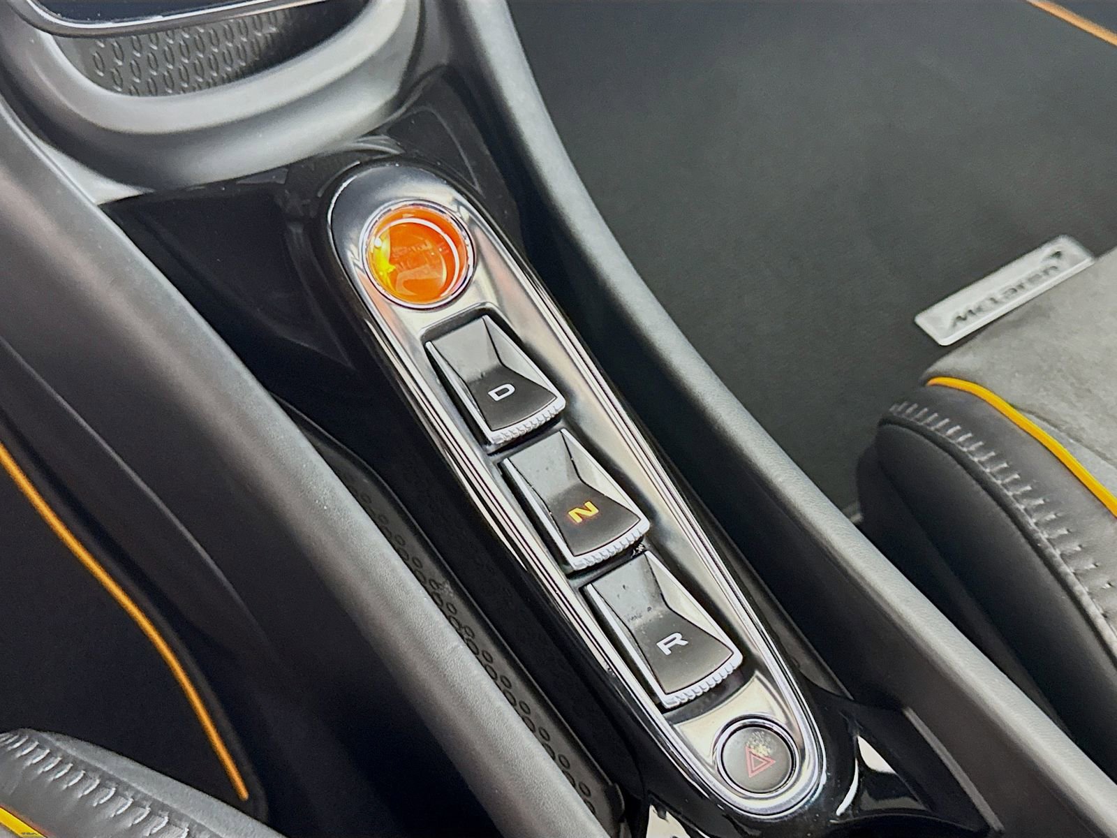 Used 2025 McLaren Artura Spider image 14