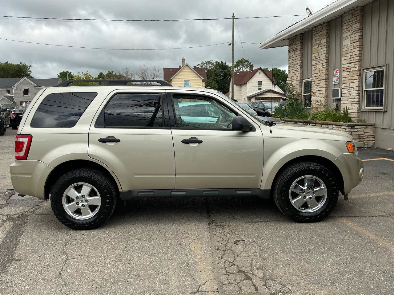 Used 2012 Ford Escape XLT AWD/4WD image 2