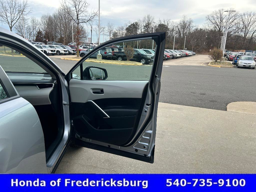 Used 2025 Toyota Corolla Cross L image 11