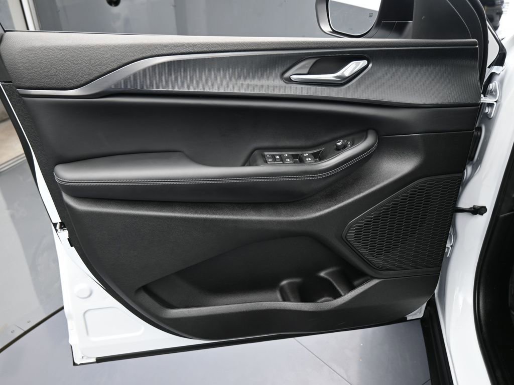 New 2026 Jeep Grand Cherokee L Laredo image 12