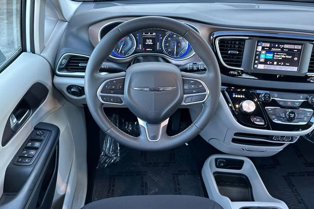 Certified 2023 Chrysler Voyager LX image 16
