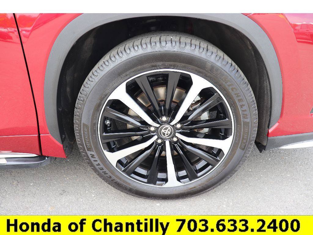 Used 2022 Toyota Highlander XSE FWD image 32