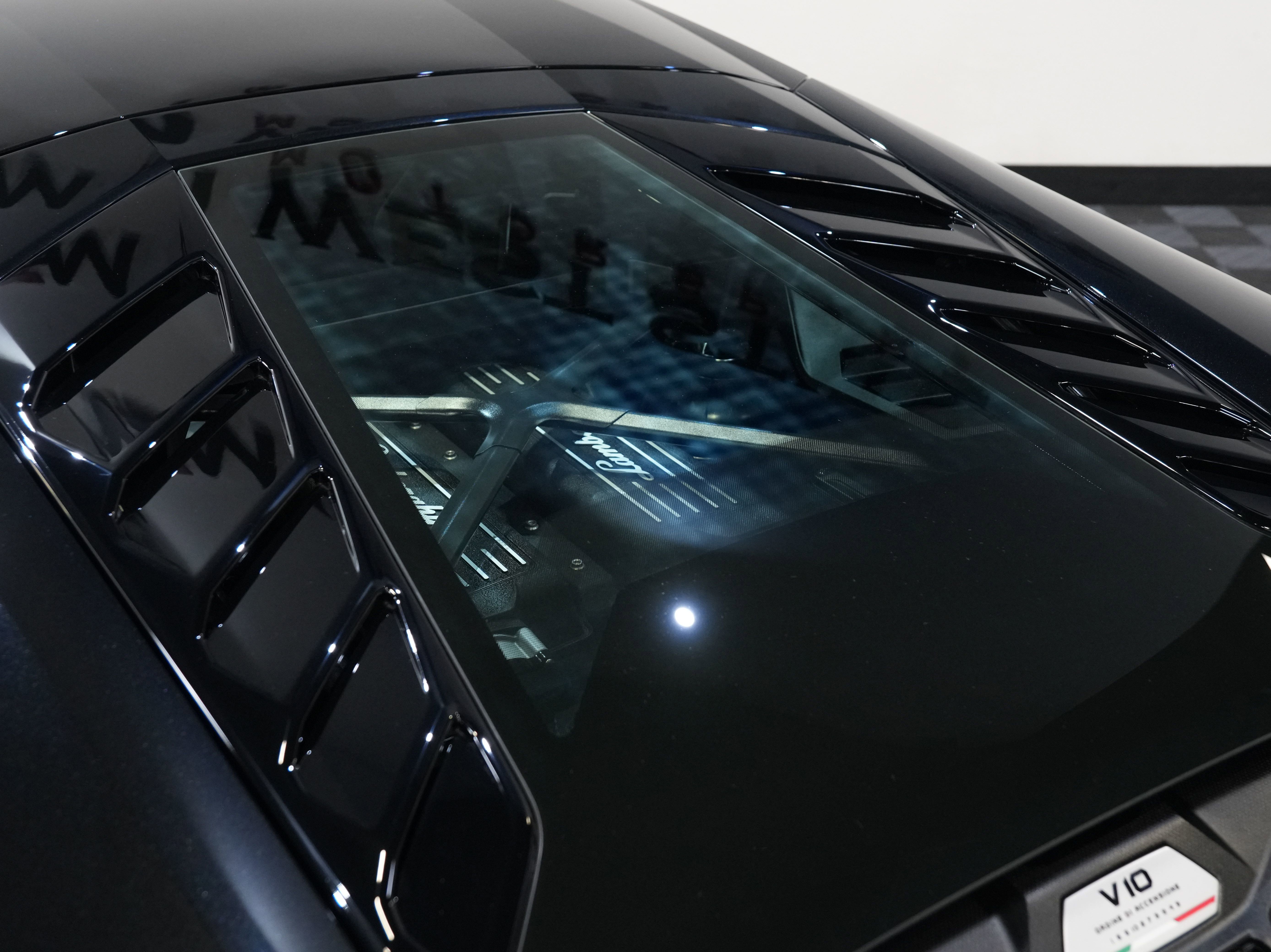 Used 2021 Lamborghini Huracan EVO image 24