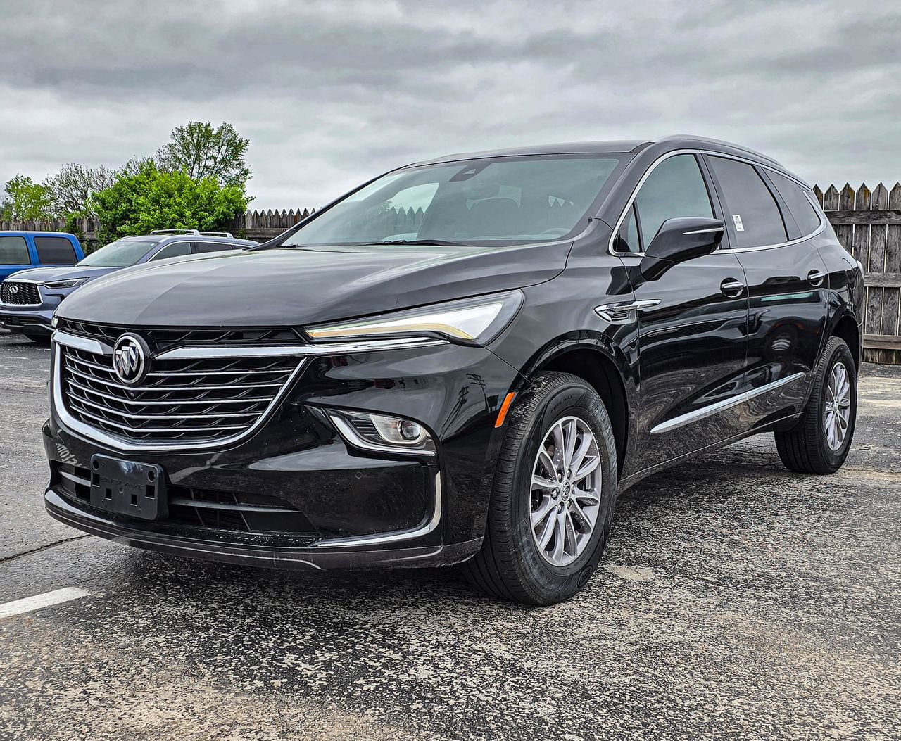 Used 2024 Buick Enclave Premium image 3
