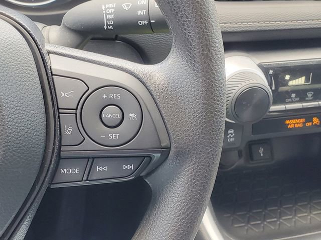 Used 2020 Toyota RAV4 LE image 19