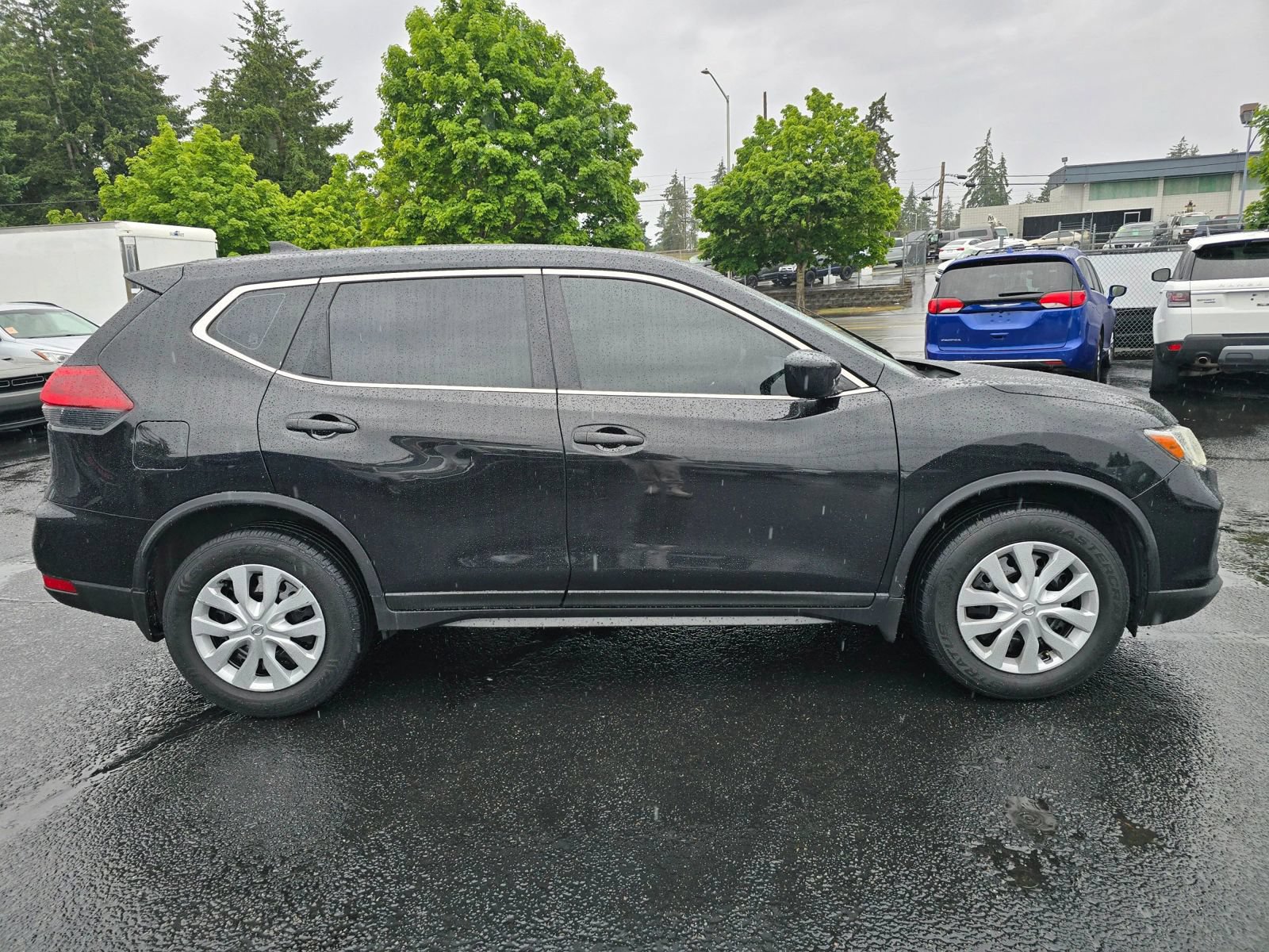 Used 2018 Nissan Rogue S AWD/4WD image 6