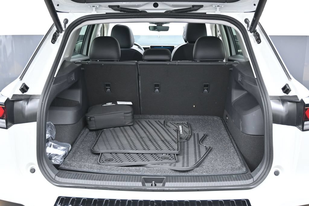 Used 2025 Volkswagen Tiguan SE w/ Panoramic Sunroof Package AWD/4WD image 20