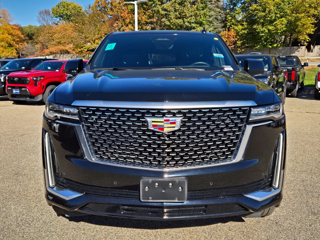 Used 2024 Cadillac Escalade Premium Luxury AWD/4WD image 9