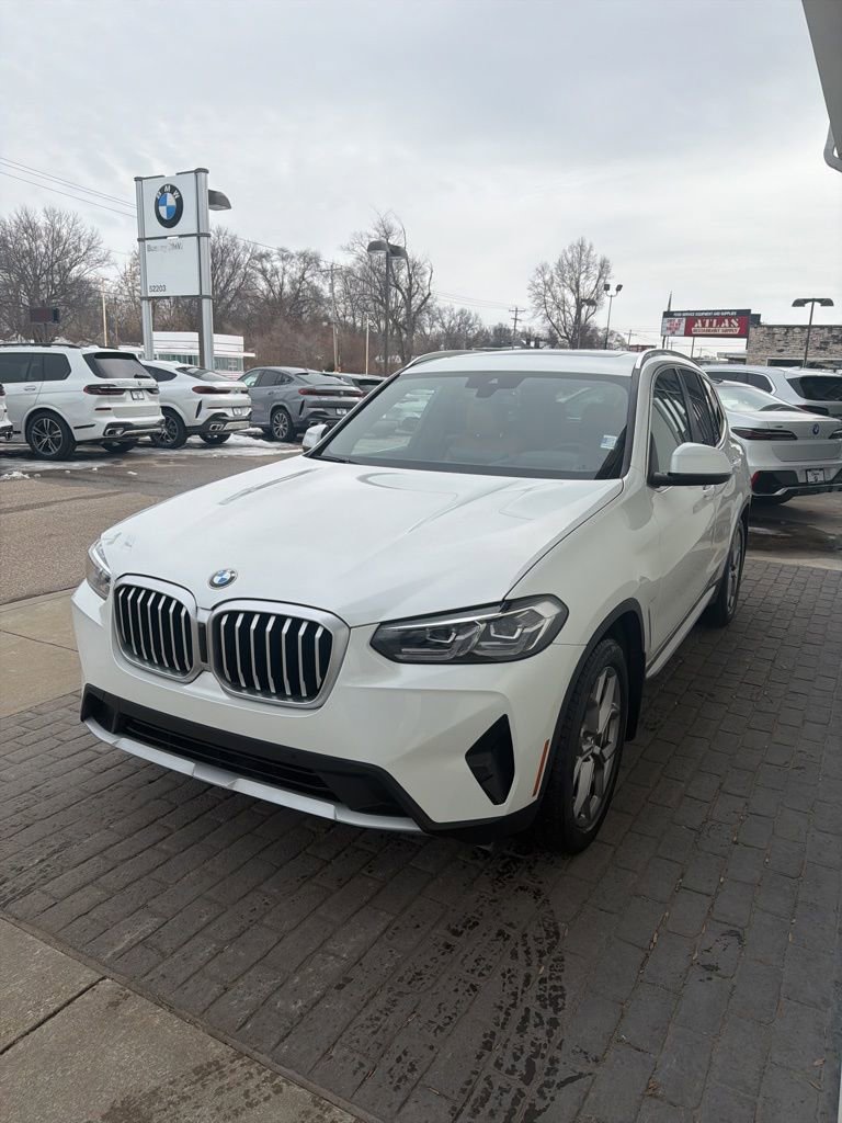 Used 2024 BMW X3 xDrive30i w/ Premium Package w/ZPA image 3