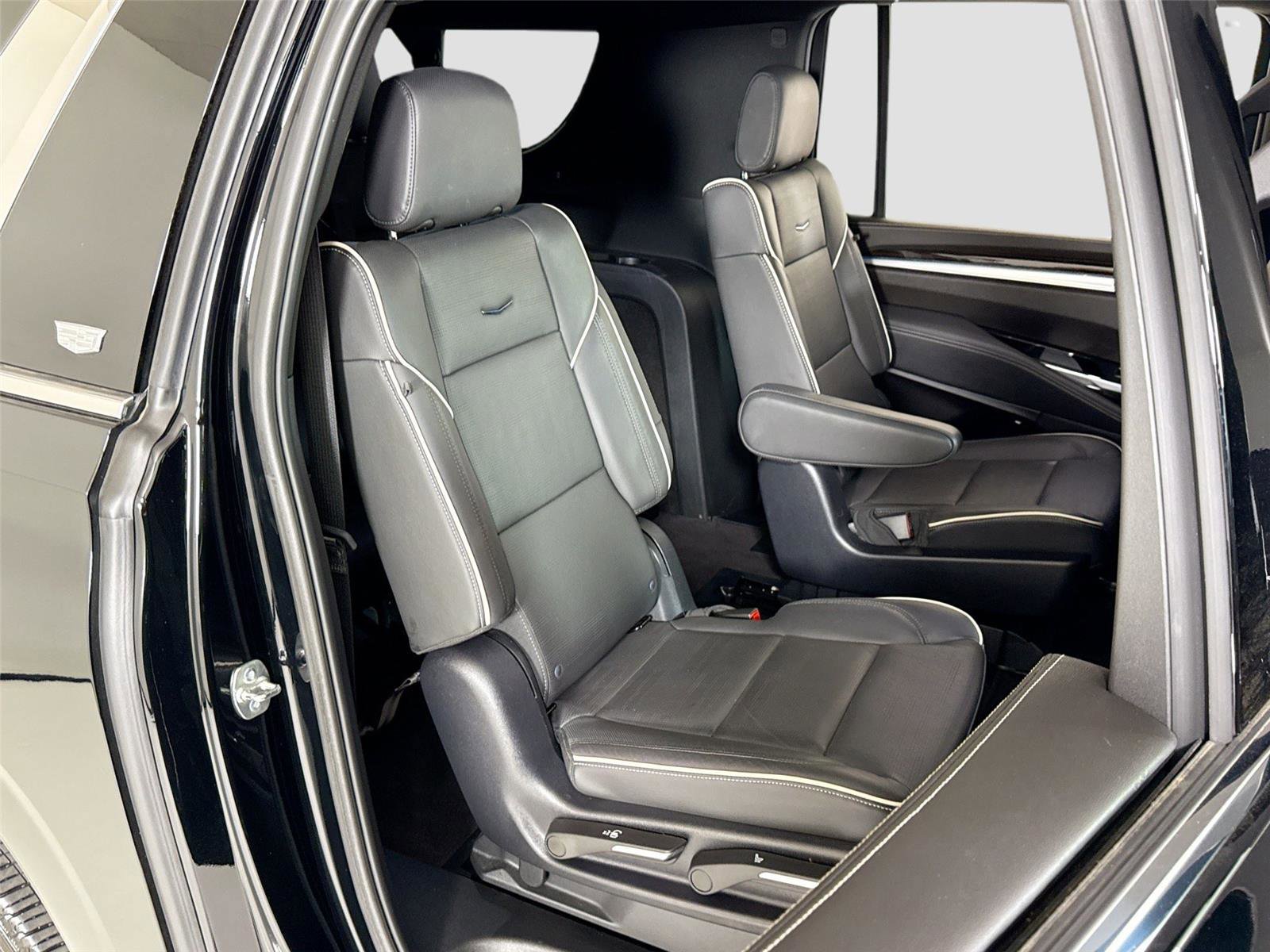 Used 2025 Cadillac Escalade ESV Premium Luxury image 30