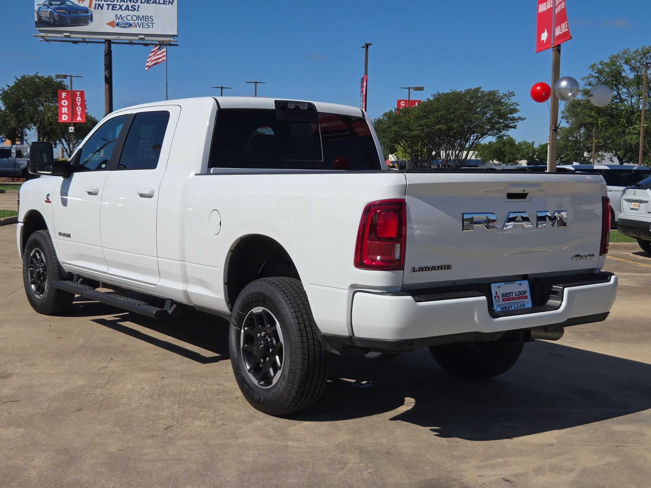 Used 2025 RAM 2500 Laramie AWD/4WD image 3