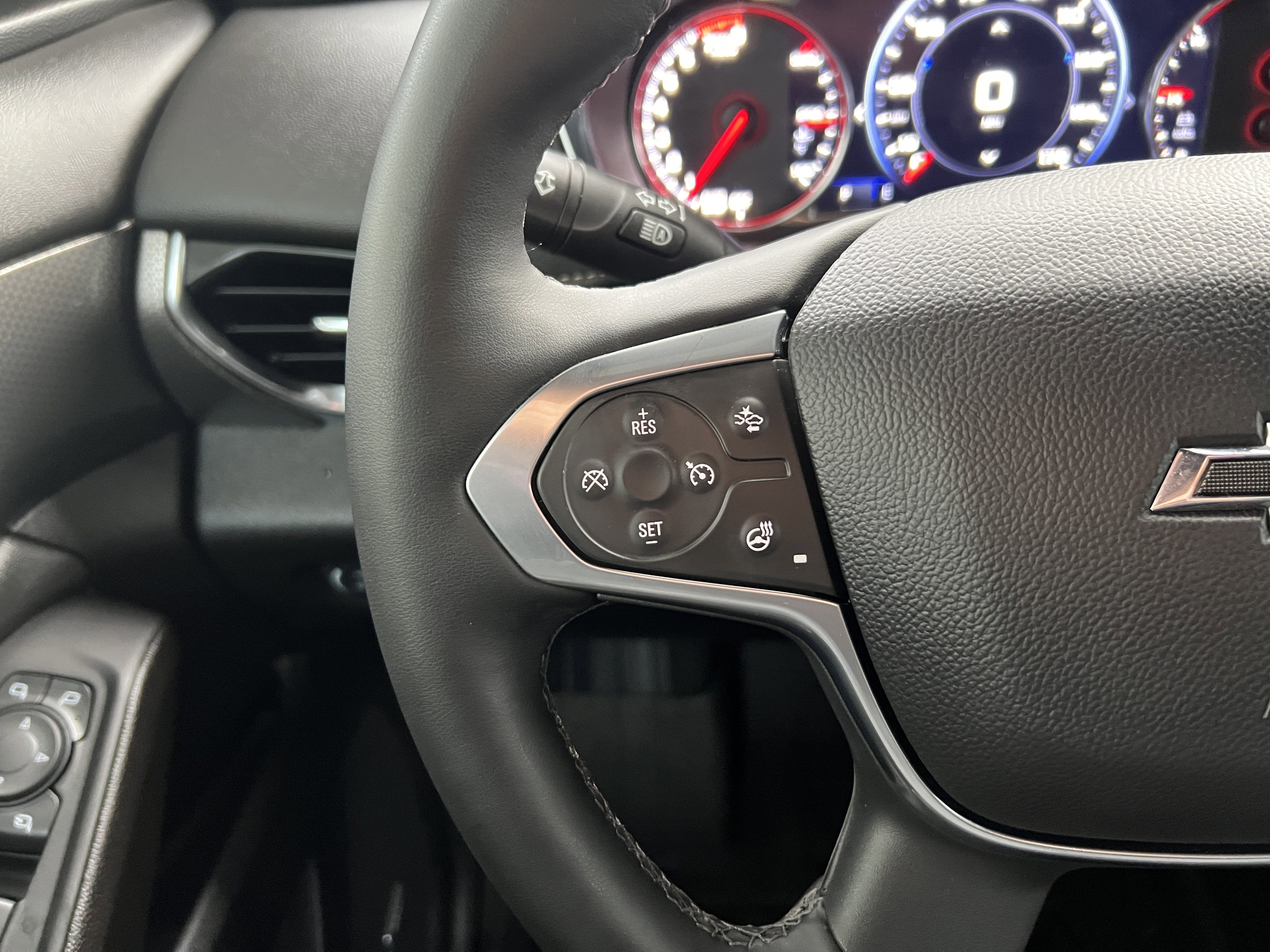 Used 2024 Chevrolet Traverse Premier w/ Redline Edition AWD/4WD image 31