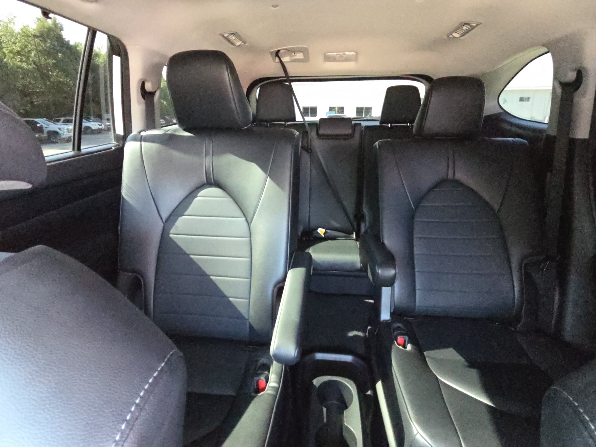 Used 2023 Toyota Highlander XLE AWD/4WD image 25