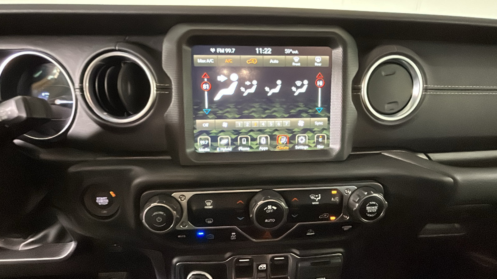 Used 2022 Jeep Wrangler Unlimited Sahara AWD/4WD image 27
