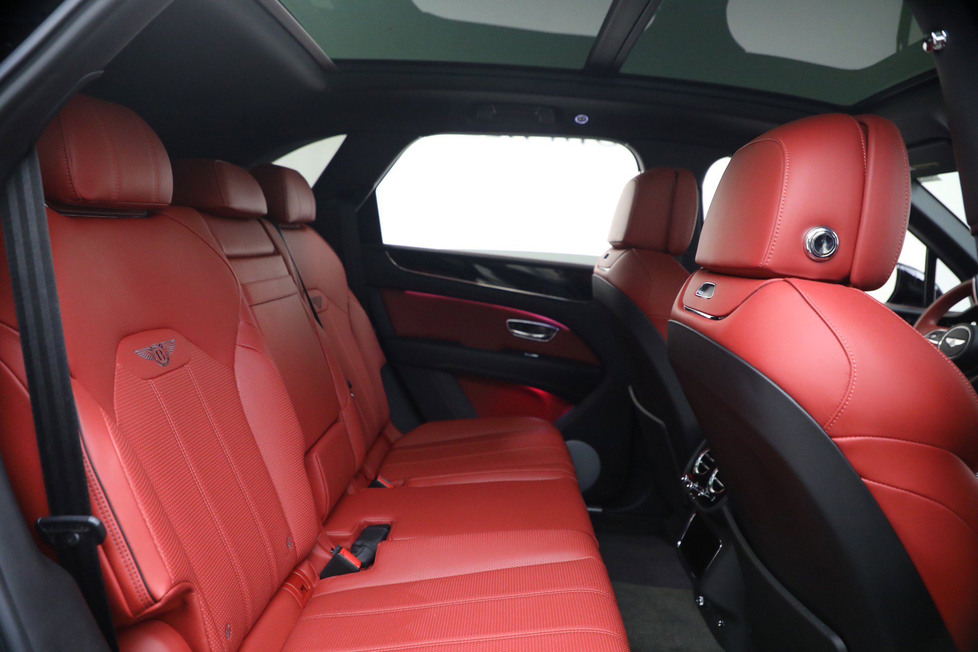 Used 2022 Bentley Bentayga image 30