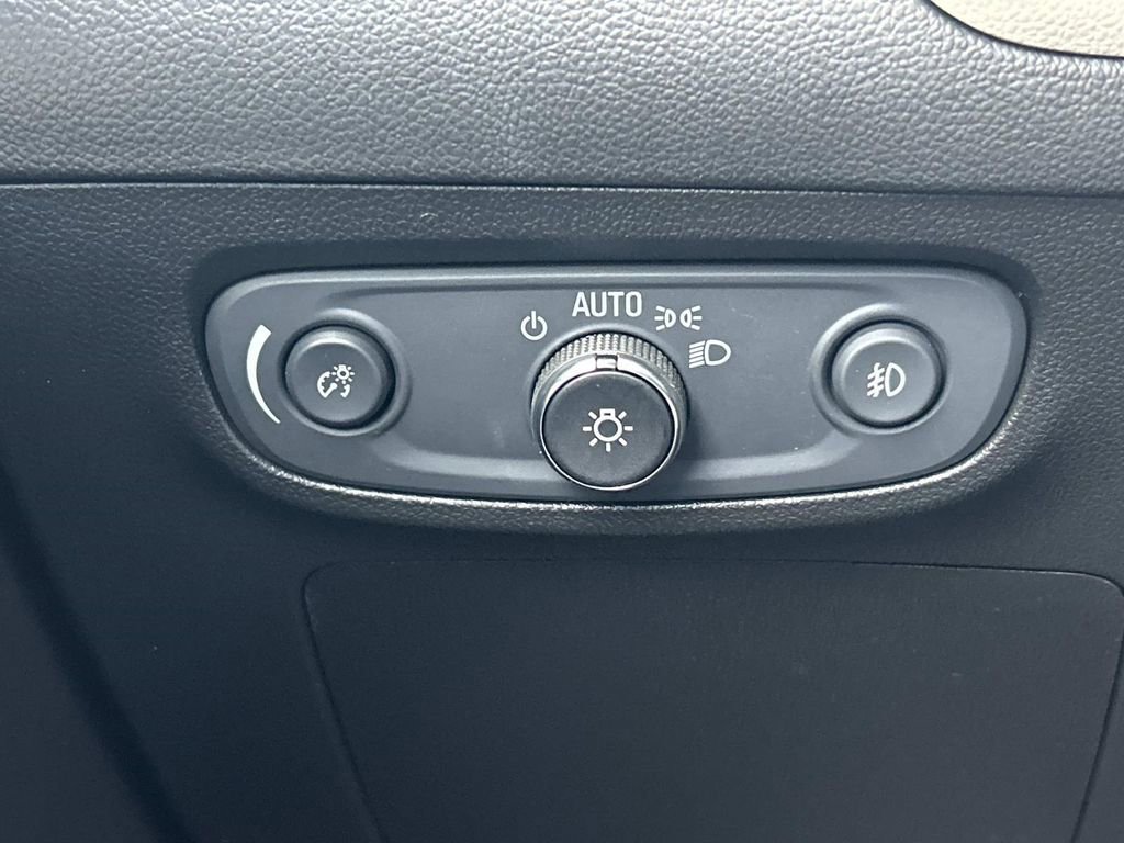 Used 2022 Buick Encore GX Essence w/ Advanced Technology Package FWD image 29