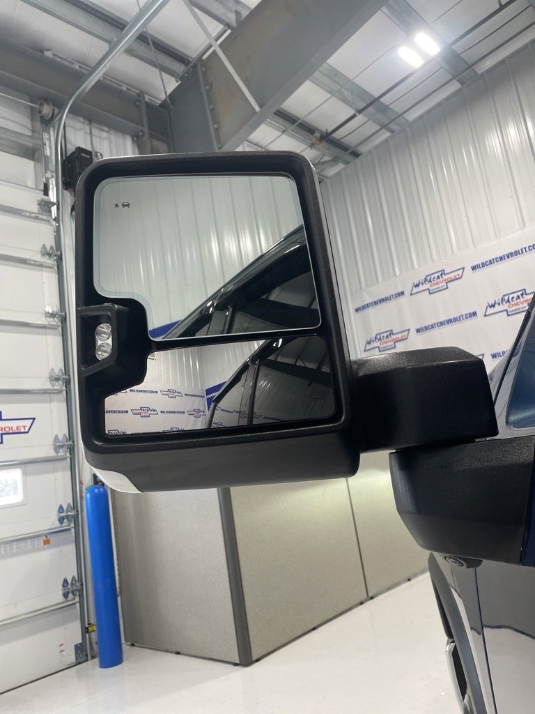 Used 2025 Chevrolet Silverado 2500 LTZ w/ LTZ Plus Package image 18