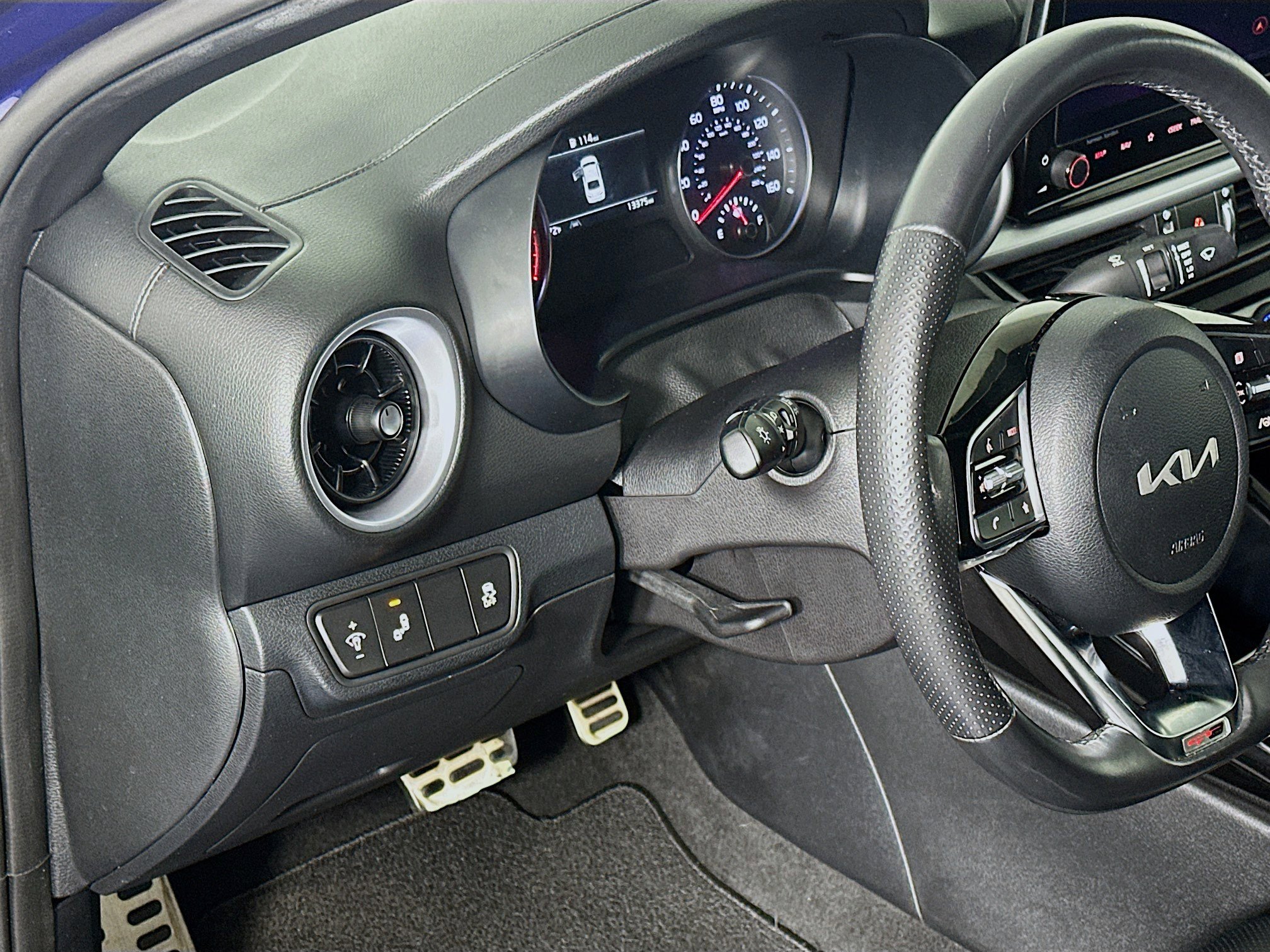 Used 2024 Kia Forte GT-Line w/ GT-Line Premium Package image 17