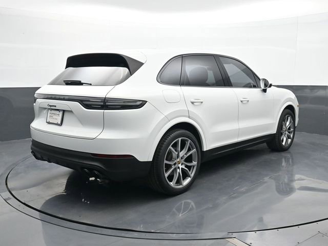 Certified 2022 Porsche Cayenne Platinum Edition image 23
