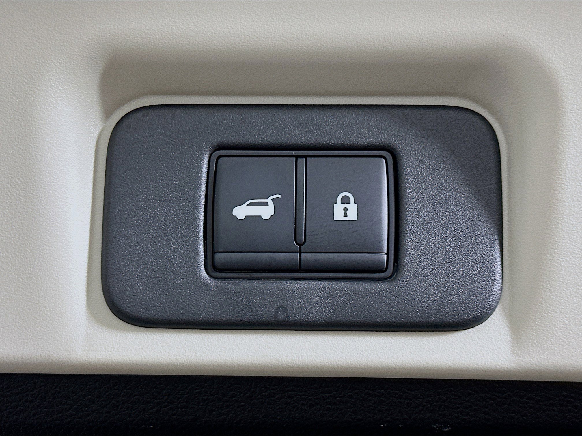 Used 2024 Nissan Ariya AWD image 31