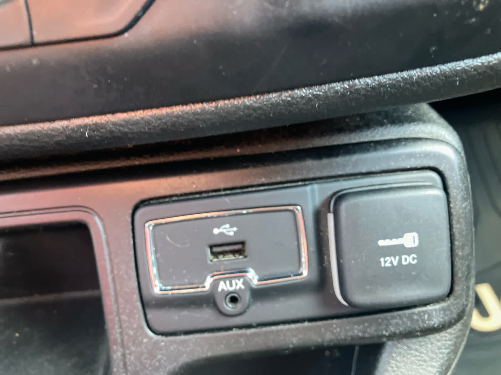 Used 2021 Jeep Renegade Latitude FWD image 24