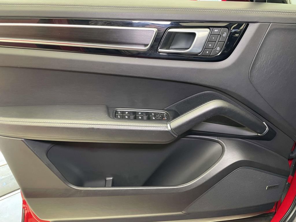 Certified 2023 Porsche Cayenne GTS AWD/4WD image 36