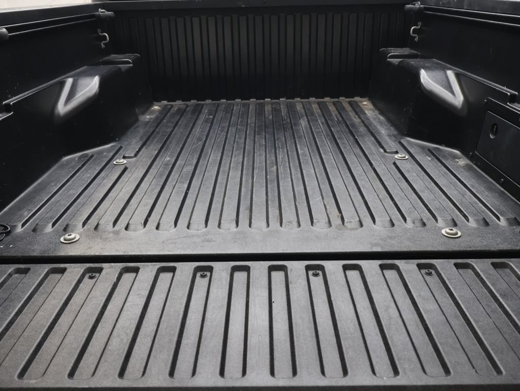 Used 2020 Toyota Tacoma SR5 AWD/4WD image 13
