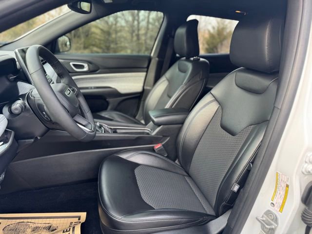 Used 2023 Jeep Compass Latitude w/ Convenience Group image 11