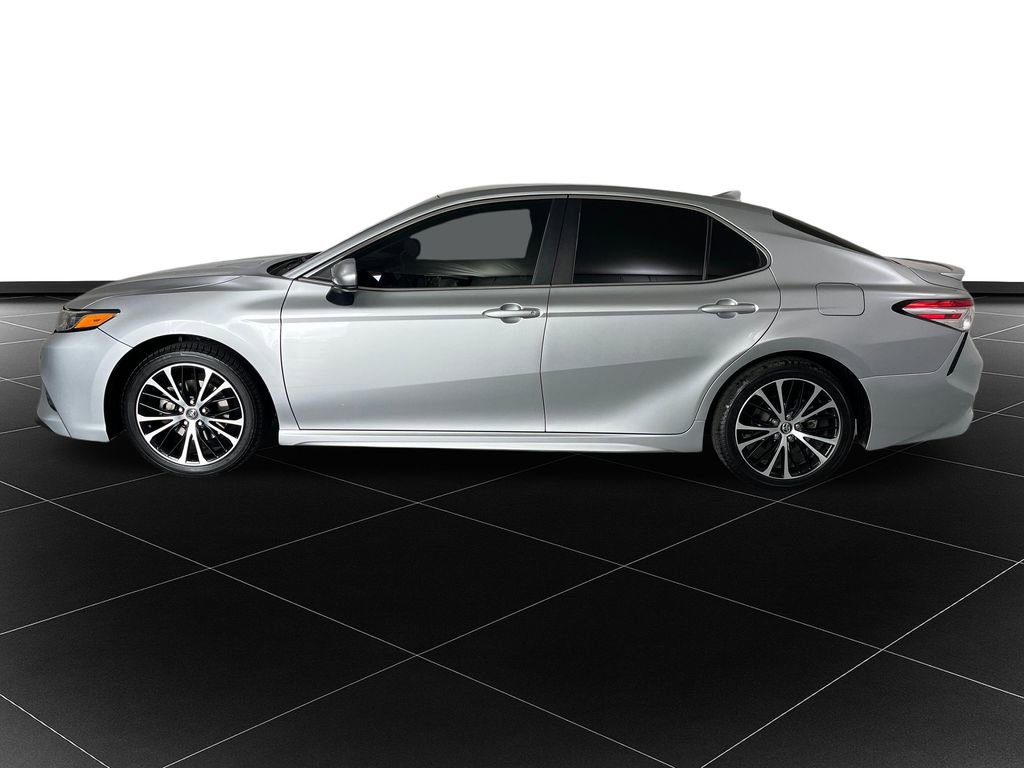 Used 2020 Toyota Camry SE FWD image 2