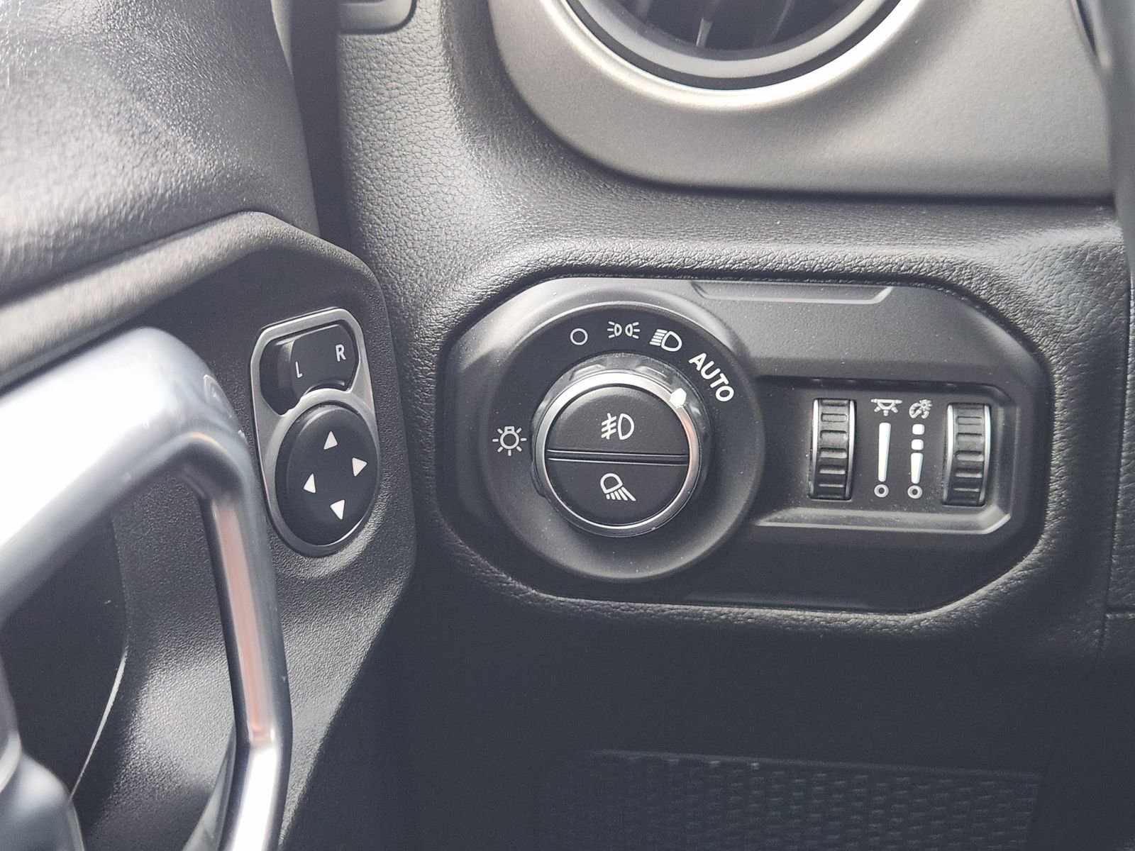Used 2021 Jeep Gladiator Sport AWD/4WD image 22