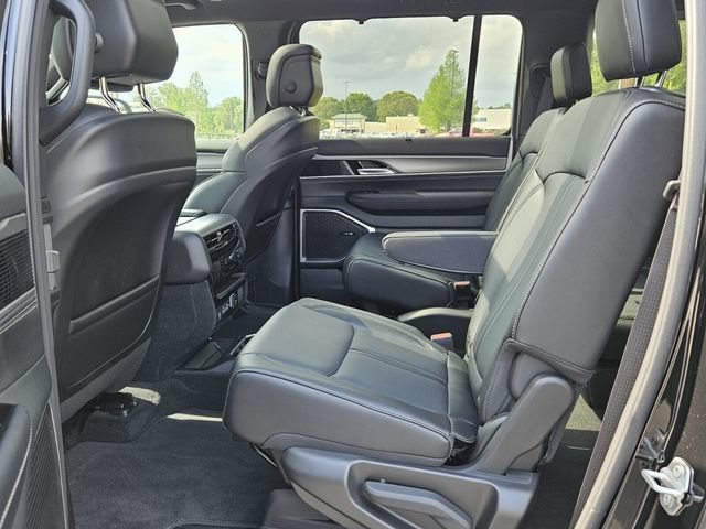 New 2025 Jeep Wagoneer Series II w/ Convenience Group I AWD/4WD image 11