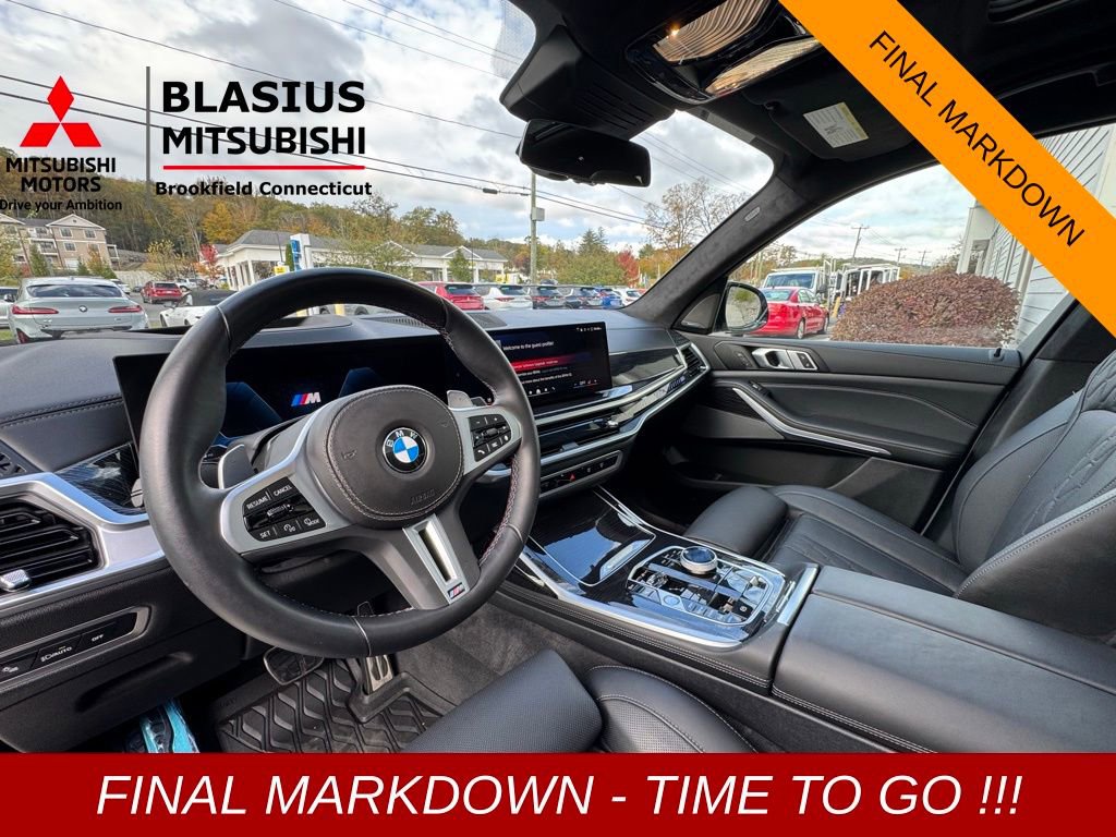 Used 2025 BMW X7 M60i w/ Climate Comfort Package image 11