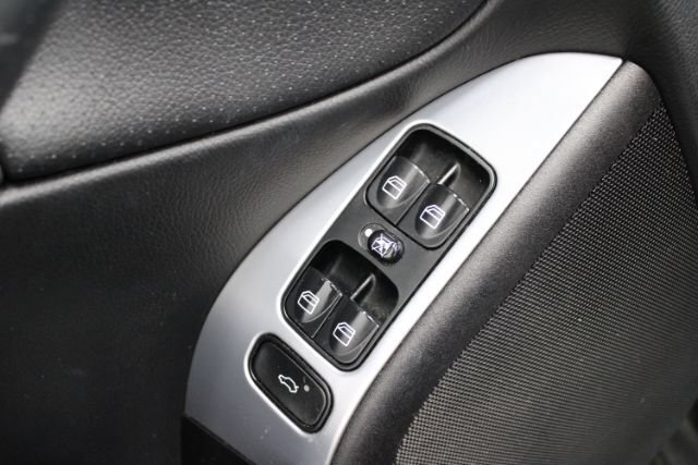 Used 2005 Mercedes-Benz C 230 Sedan image 11