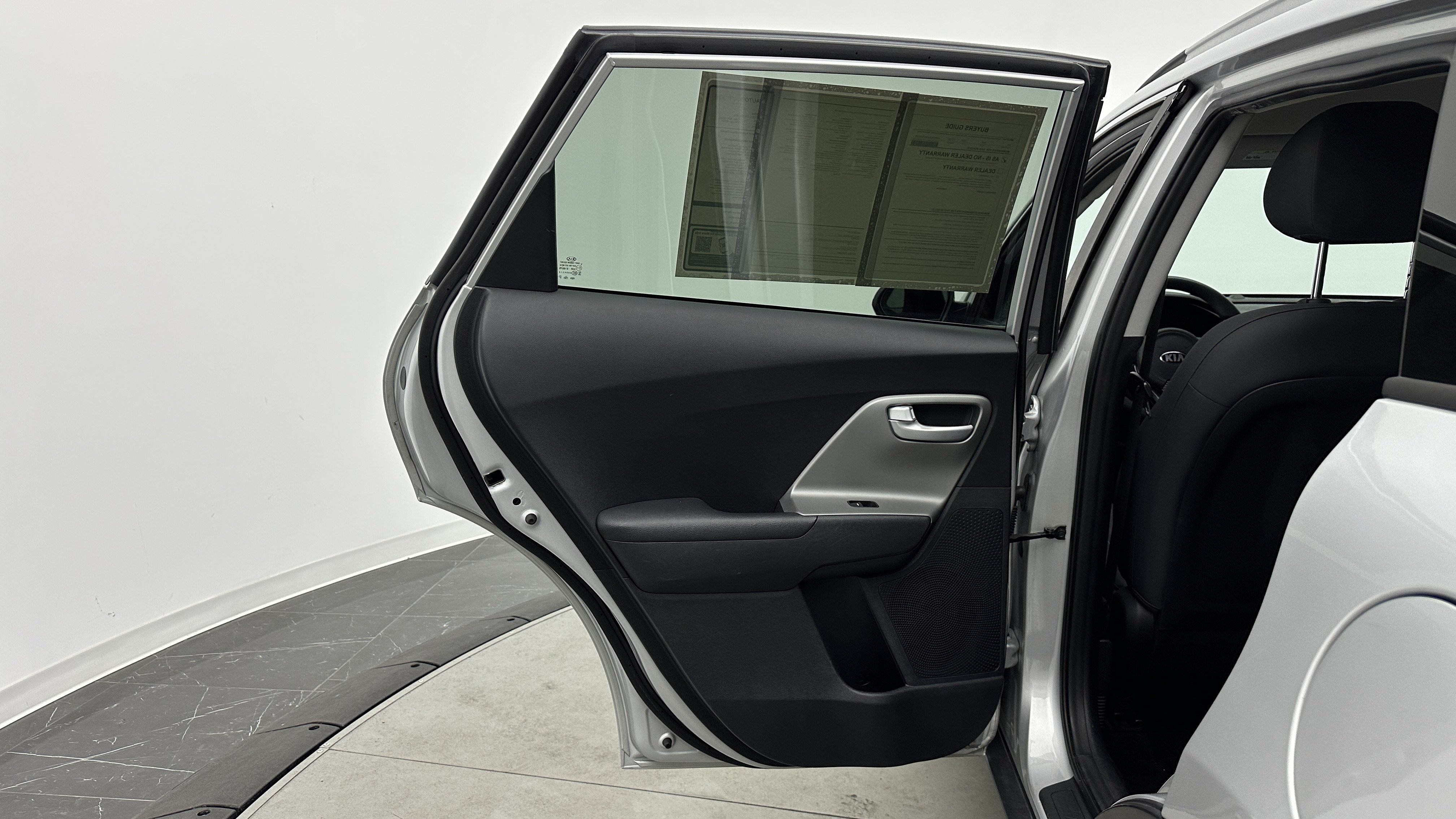 Used 2020 Kia Niro LX FWD image 24
