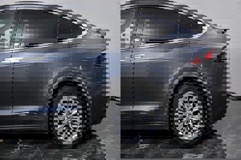 Used 2016 Tesla Model X 75D image 7