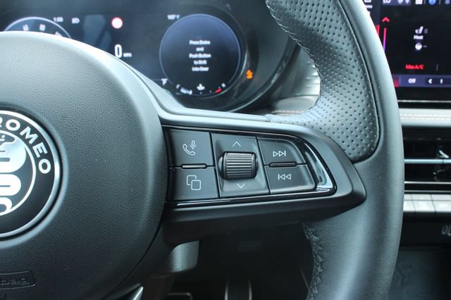 Used 2025 Alfa Romeo Tonale AWD/4WD image 25