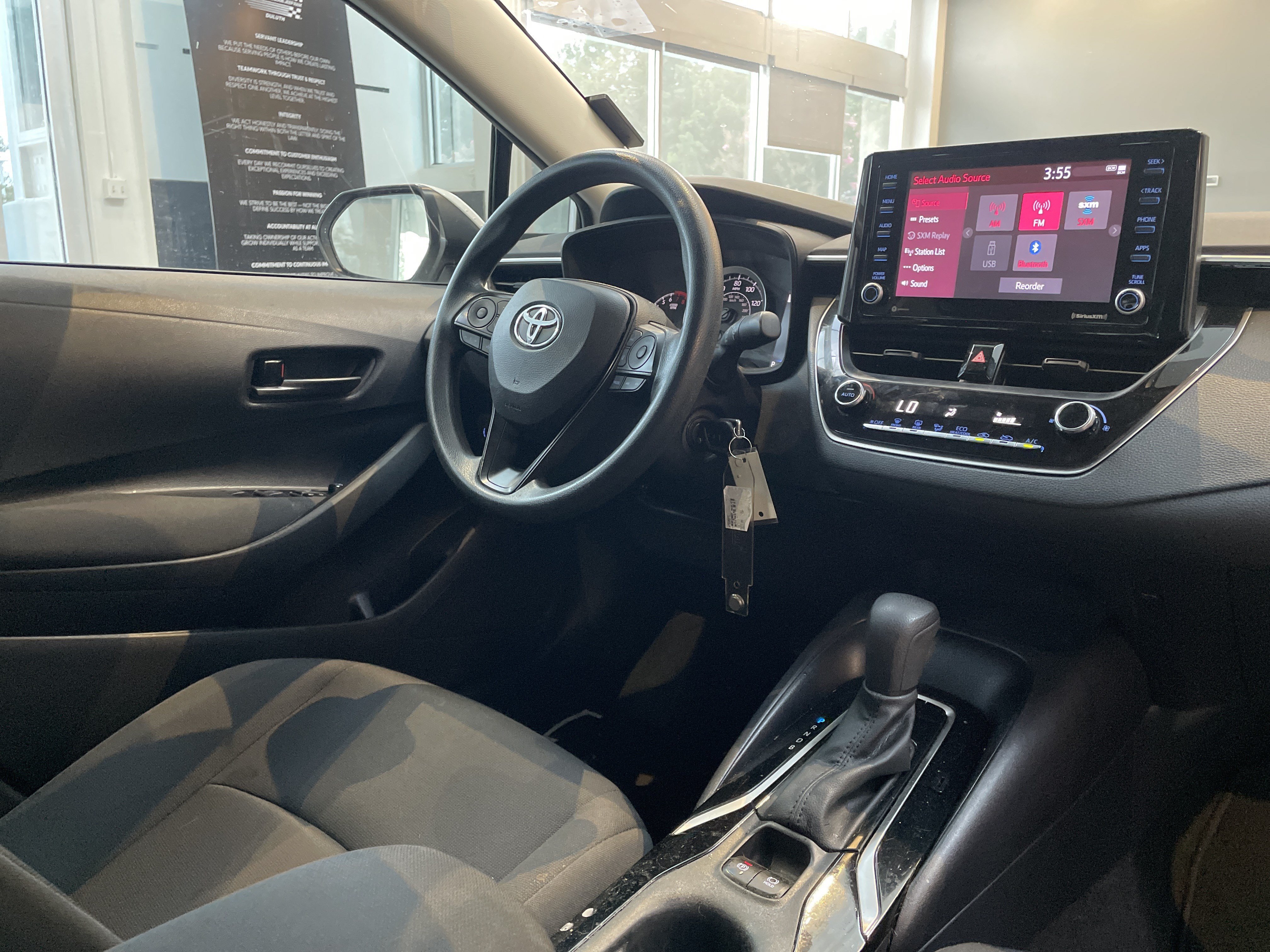 Used 2022 Toyota Corolla LE FWD image 31