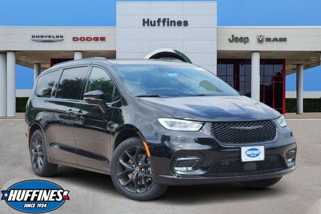 New 2026 Chrysler Pacifica Select AWD/4WD image 1