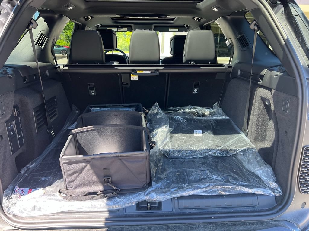 New 2026 Land Rover Discovery Limited Edition AWD/4WD image 26