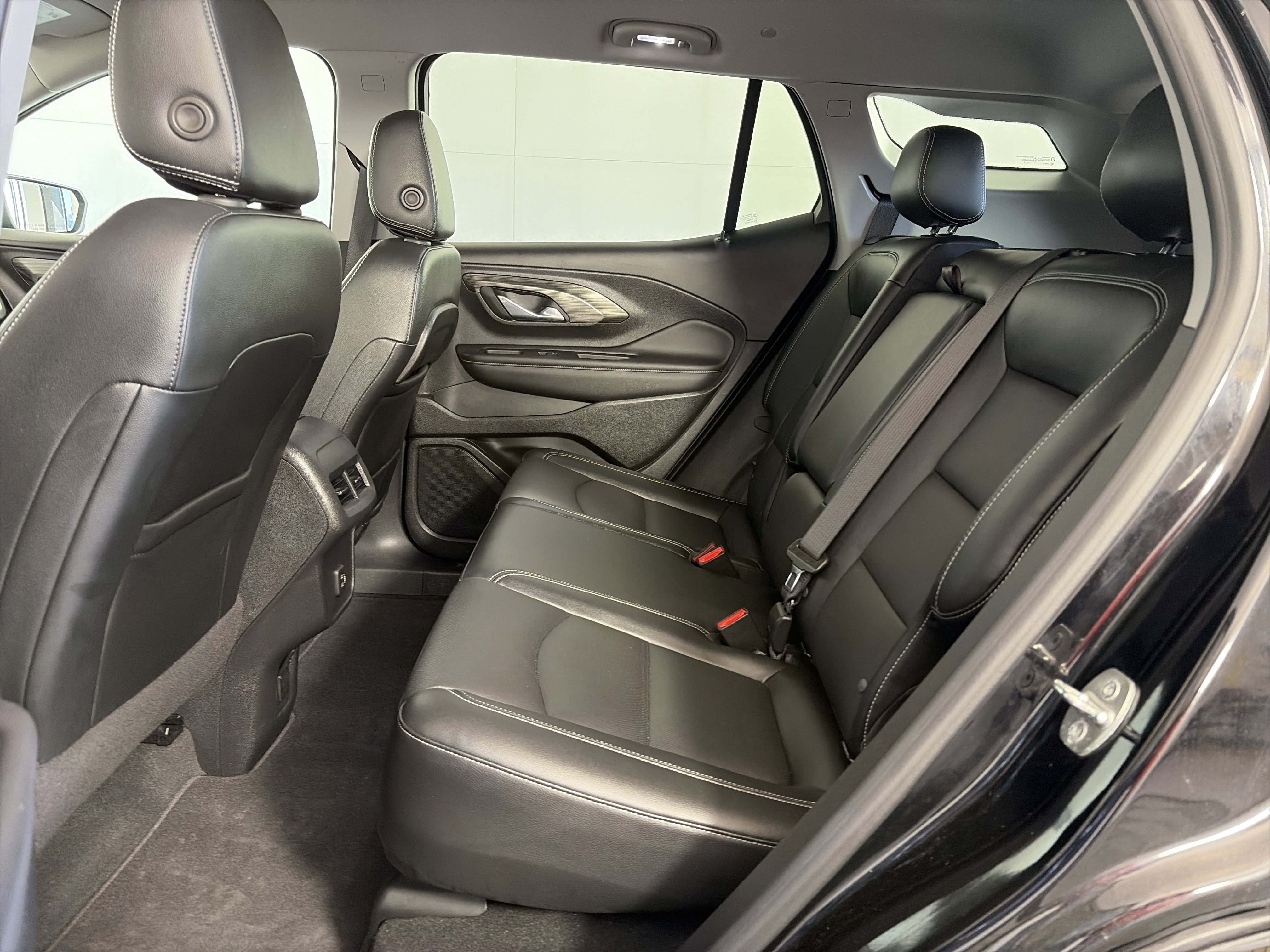 Used 2023 GMC Terrain SLT image 8