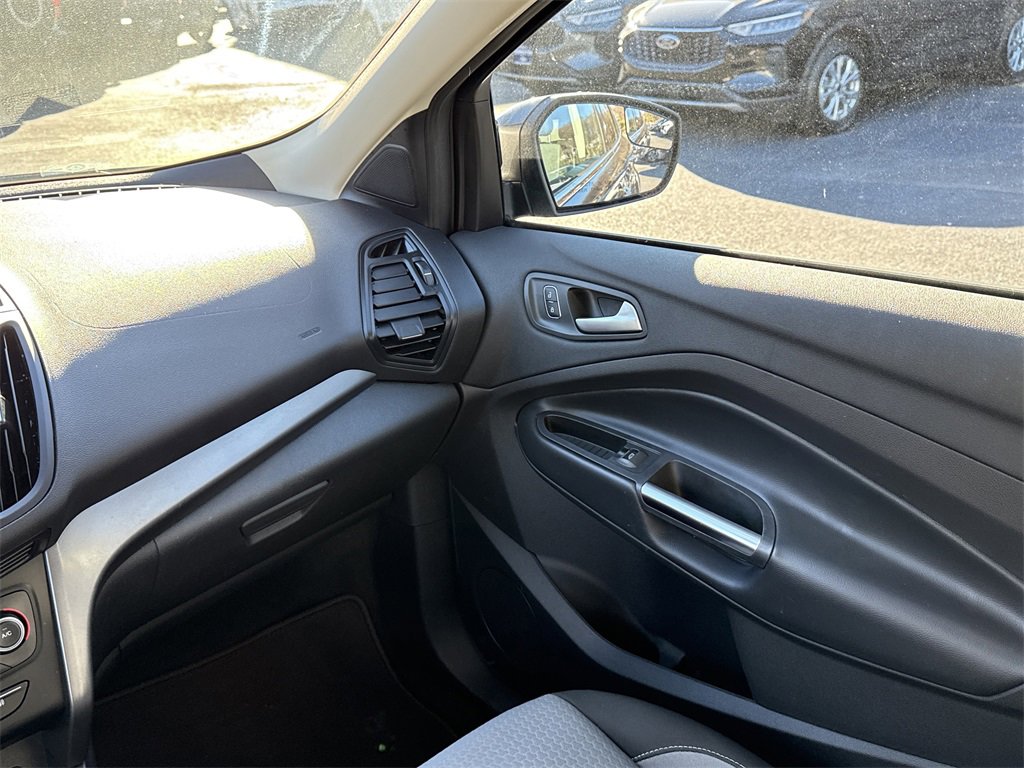 Used 2019 Ford Escape SE image 23