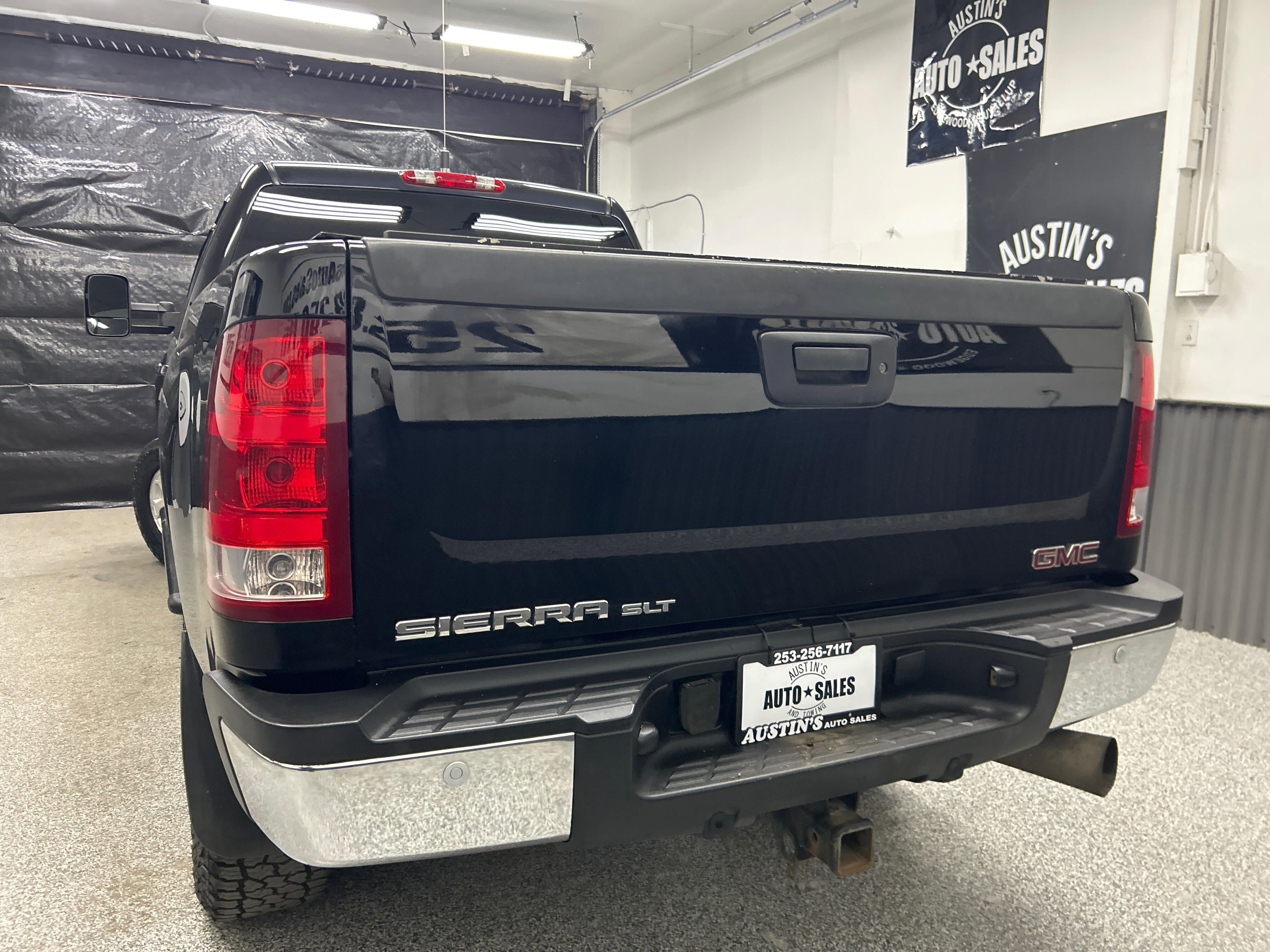 Used 2008 GMC Sierra 2500 SLT w/ Z71 Off-Road Package AWD/4WD image 5