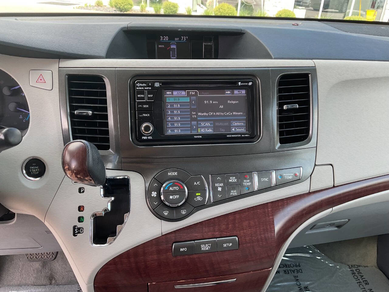 Used 2012 Toyota Sienna XLE FWD image 22