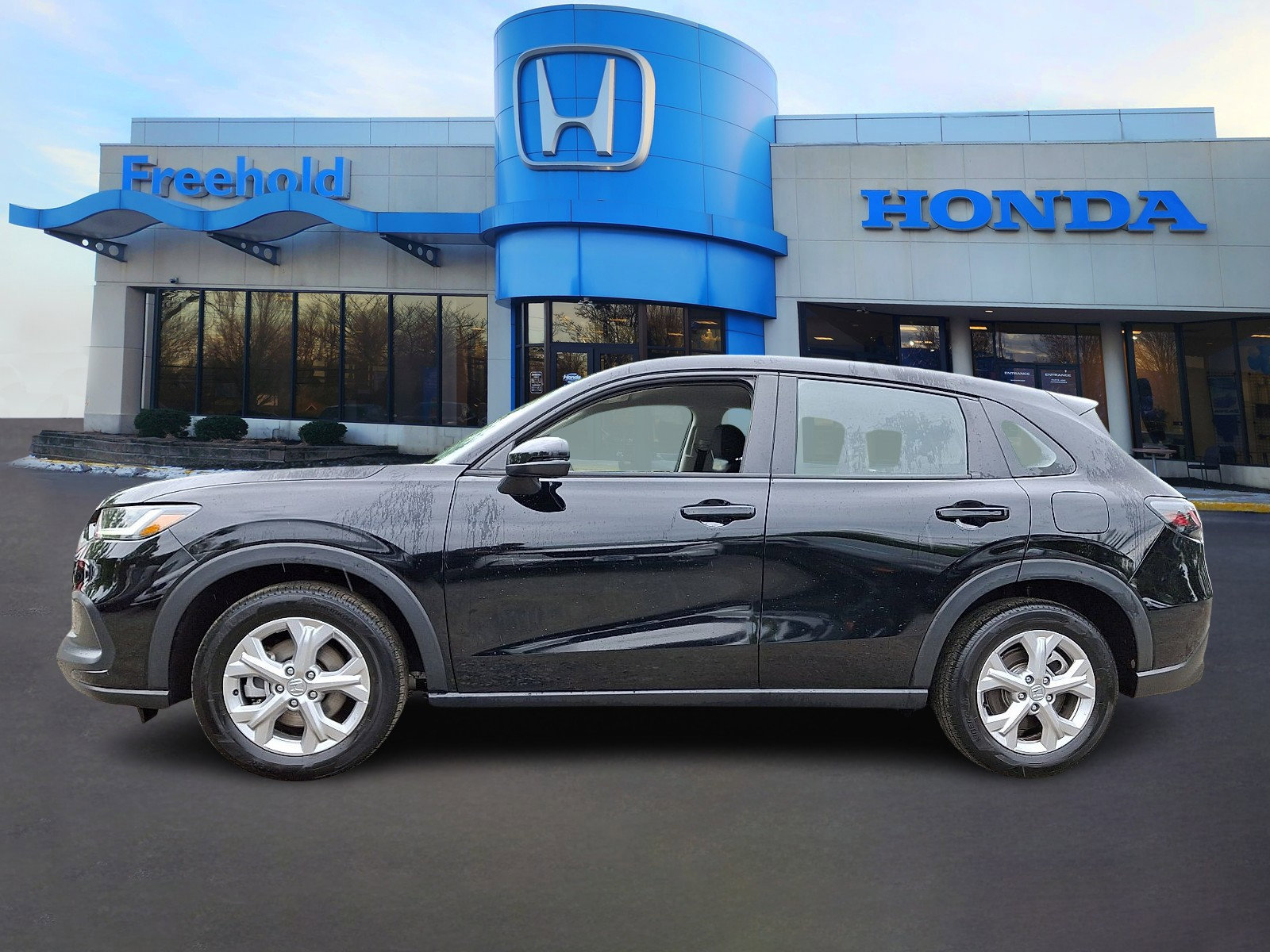 Certified 2023 Honda HR-V LX image 4